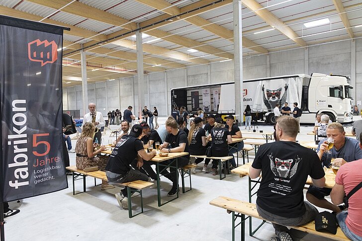 5 Jahre fabrikon auf den Baustellen gefeiert